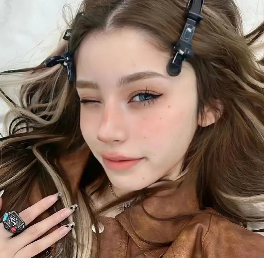 他的模样